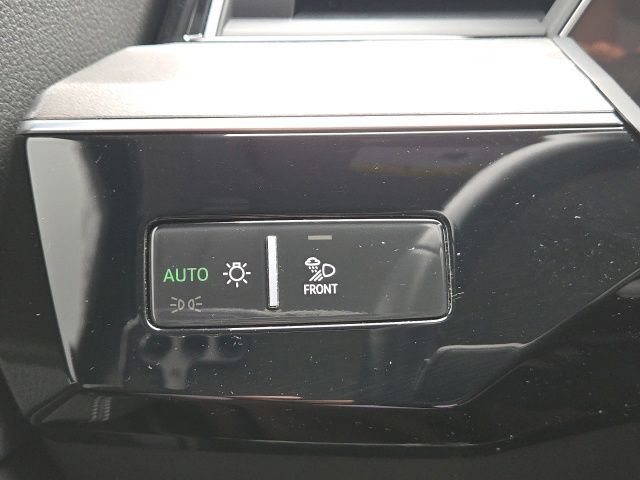 Used 2023 Audi e-tron Premium Plus w/ Premium Plus Package AWD/4WD image 18