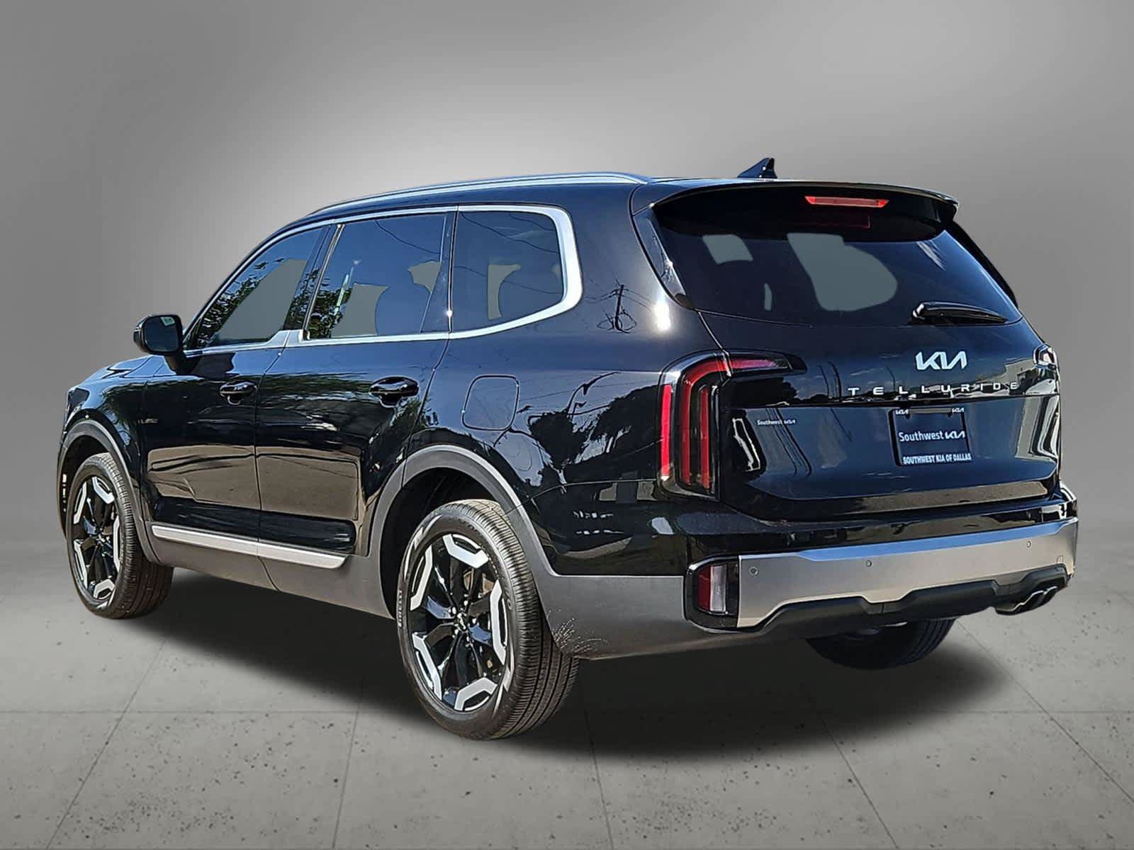 Certified 2025 Kia Telluride EX w/ EX Captain's Chair Package FWD image 4