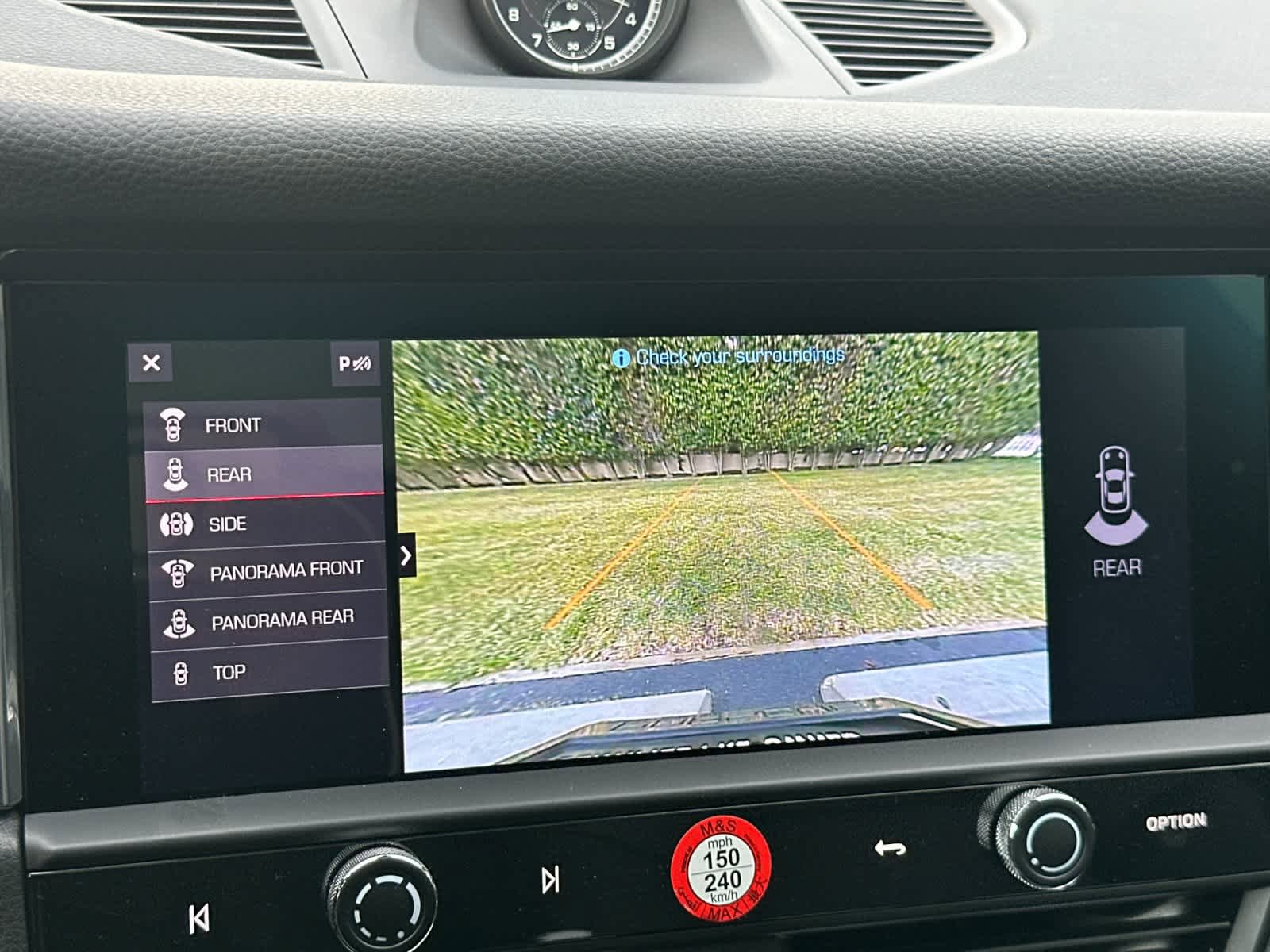 Certified 2025 Porsche Macan AWD/4WD image 22