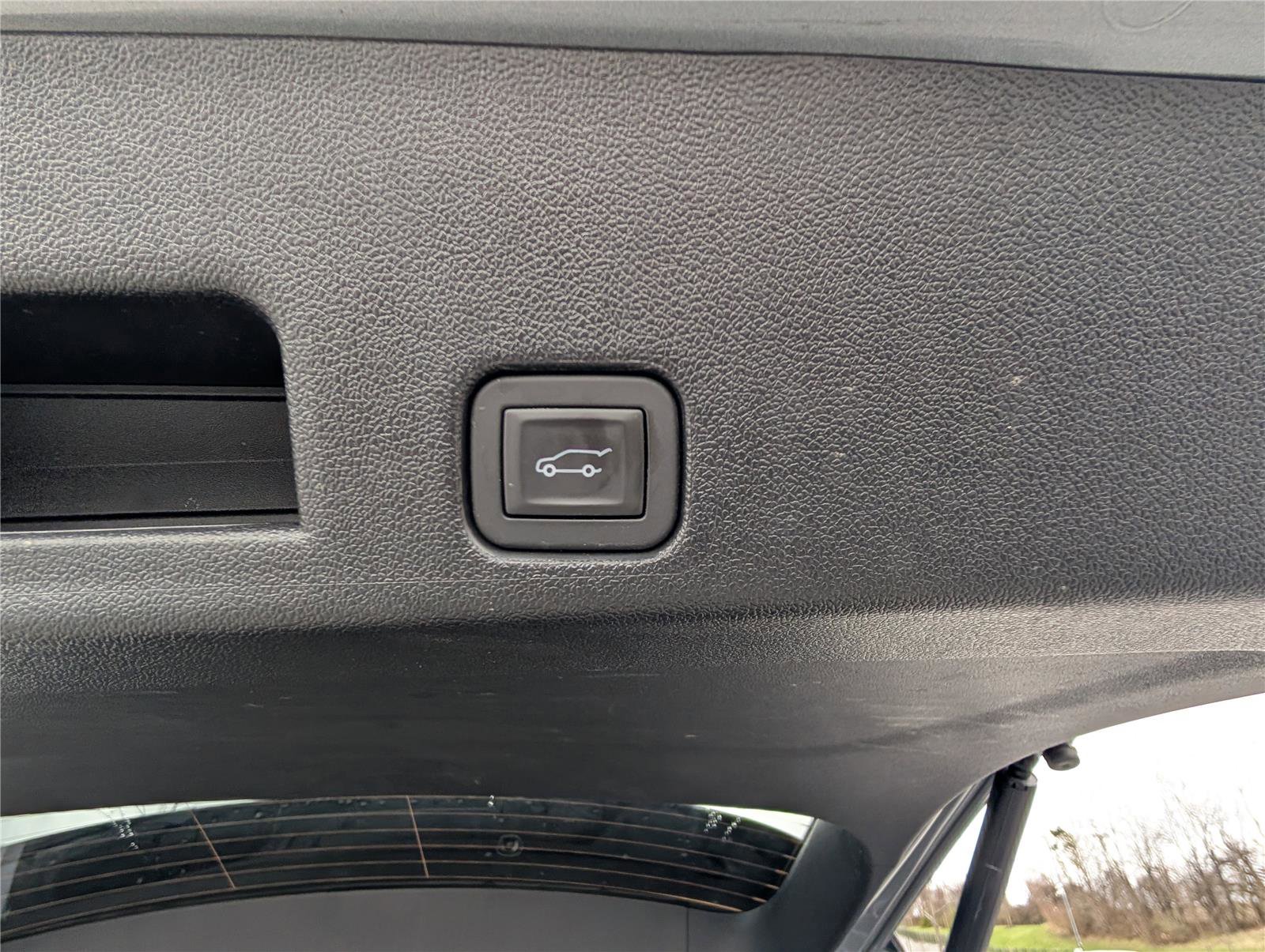 Used 2025 GMC Acadia Elevation image 13