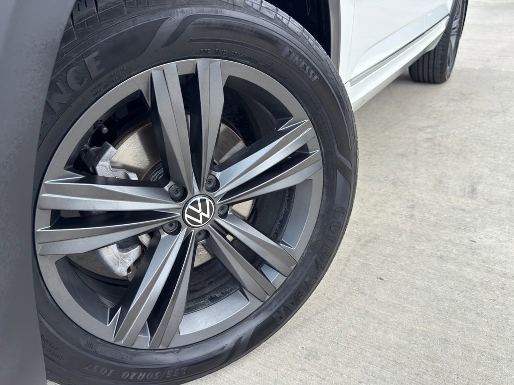 Used 2022 Volkswagen Atlas Cross Sport SEL R-Line AWD/4WD image 4