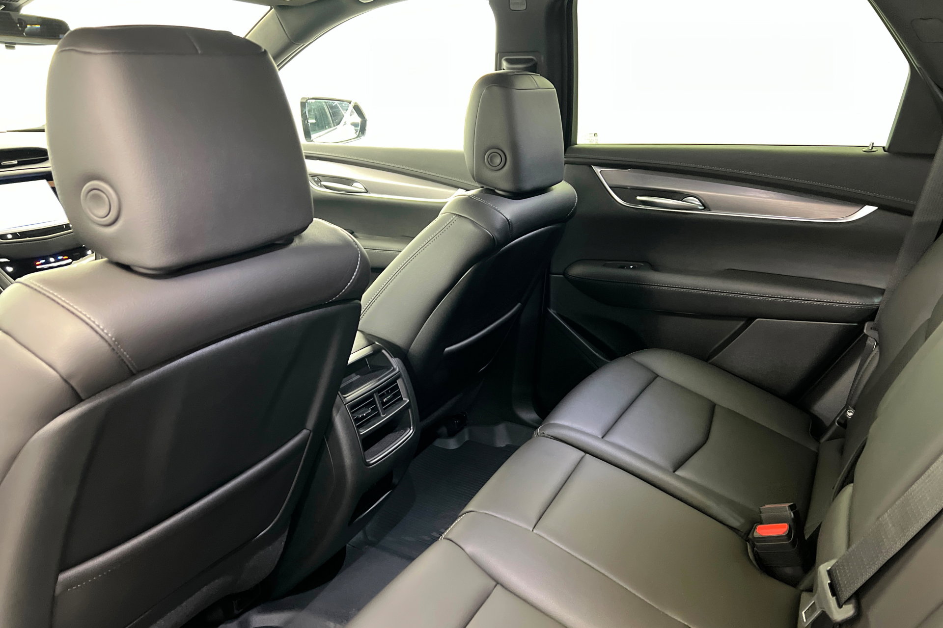 New 2026 Cadillac XT5 Luxury w/ LPO, Floor Liner Package AWD/4WD image 20