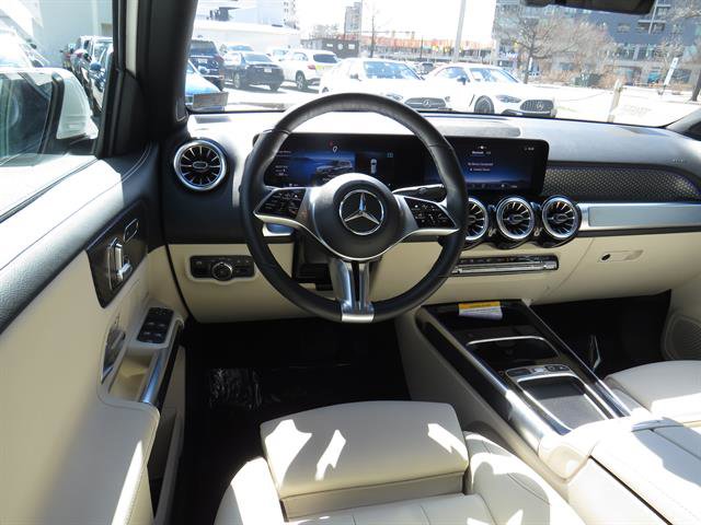 Used 2025 Mercedes-Benz GLB 250 4MATIC image 10