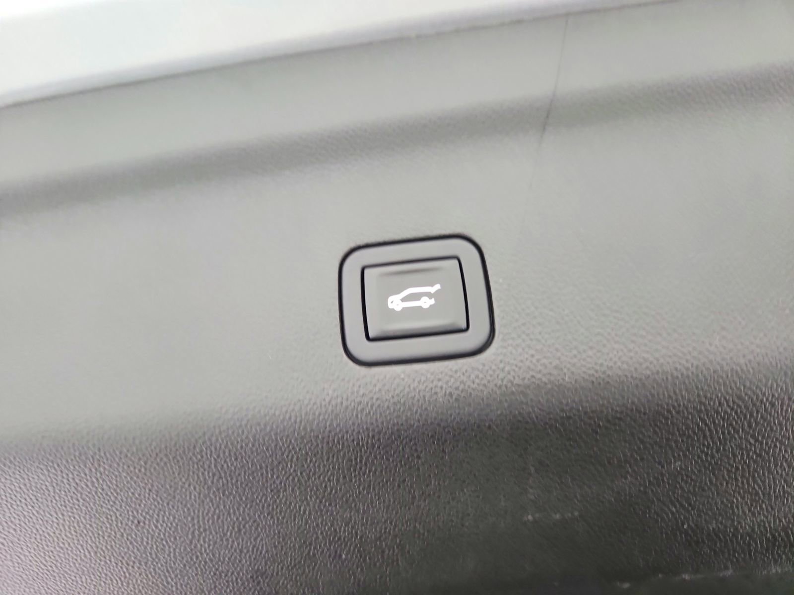 Used 2023 GMC Yukon XL Denali RWD image 41