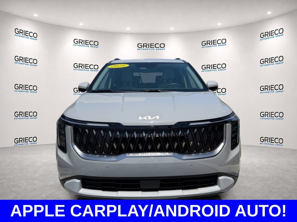 Used 2025 Kia Carnival EX FWD image 2