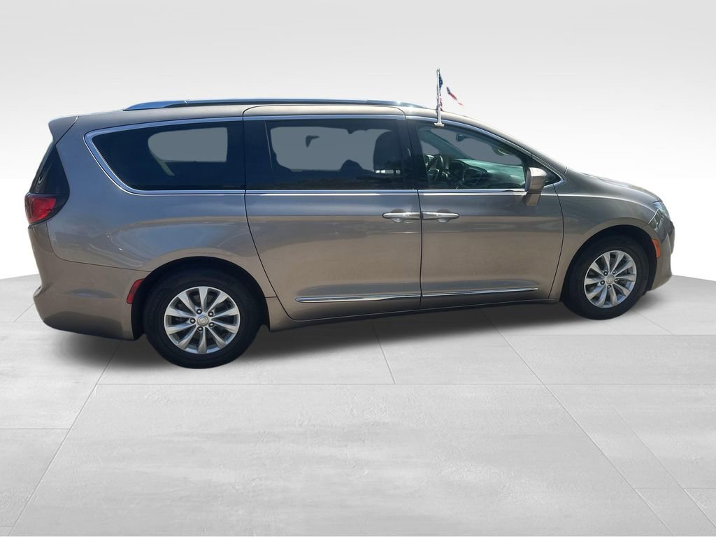 Used 2018 Chrysler Pacifica Touring-L w/ Premium Audio Group image 25