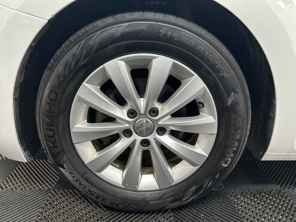 Used 2019 Volkswagen Beetle 2.0T S FWD image 33
