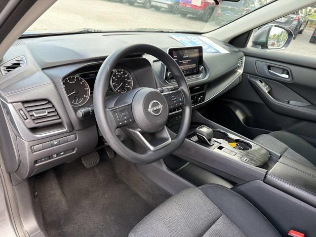 Used 2024 Nissan Rogue SV FWD image 11