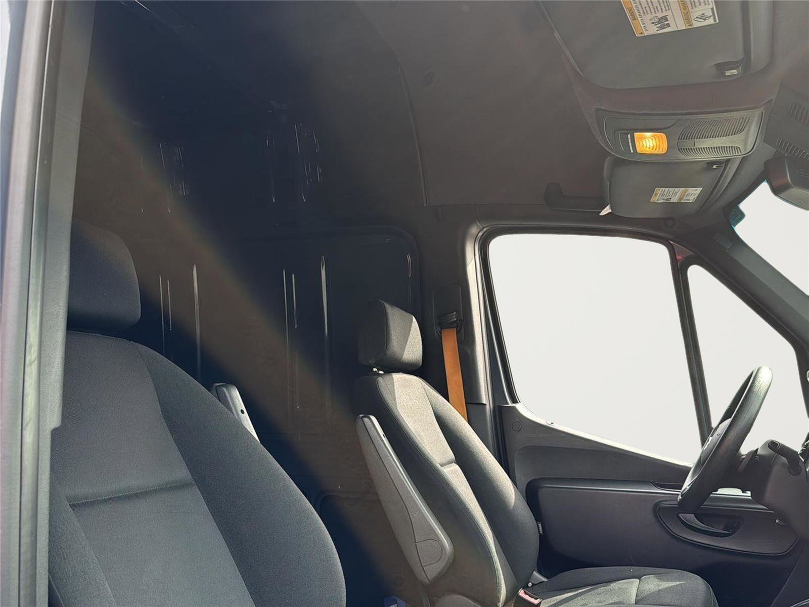Used 2021 Mercedes-Benz Sprinter 2500 image 6