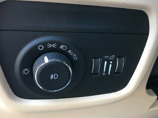 Used 2023 Jeep Grand Cherokee Limited AWD/4WD image 14