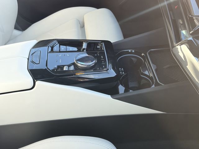 Used 2025 BMW i5 eDrive40i w/ M Sport Package RWD image 5