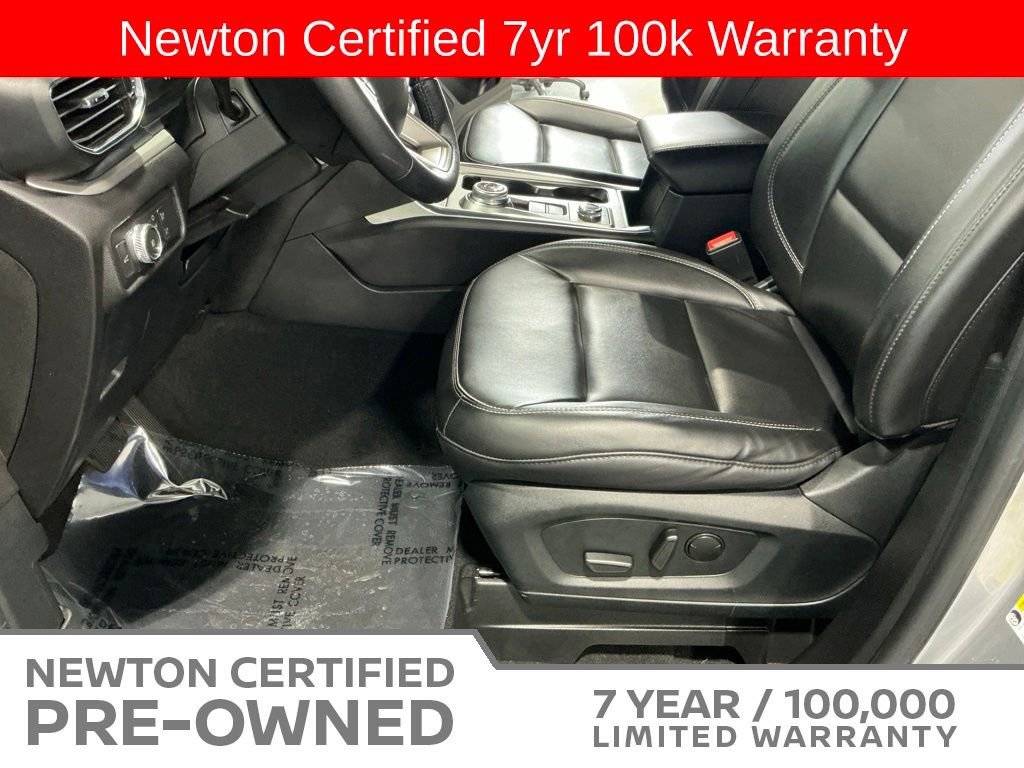 Used 2021 Ford Explorer XLT w/ Equipment Group 202A AWD/4WD image 14