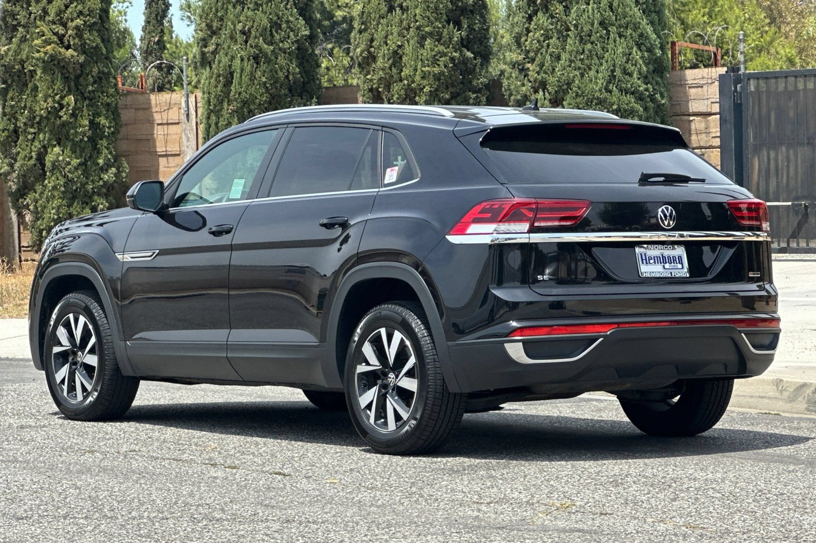 Used 2021 Volkswagen Atlas Cross Sport SE AWD/4WD image 6