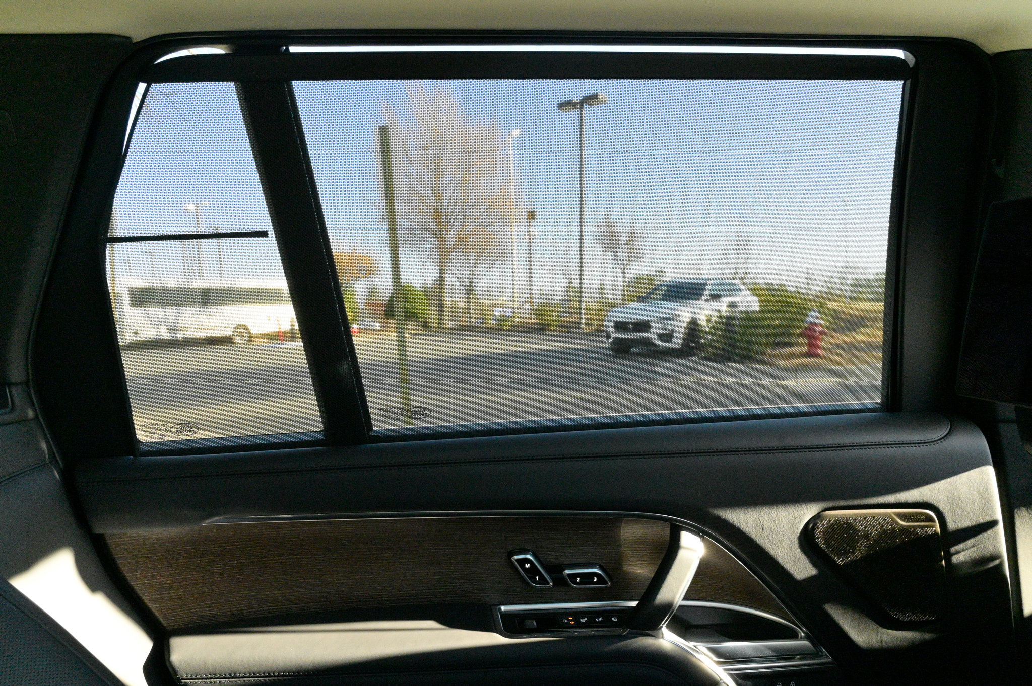 Used 2025 Land Rover Range Rover Long Wheelbase Autobiography image 40