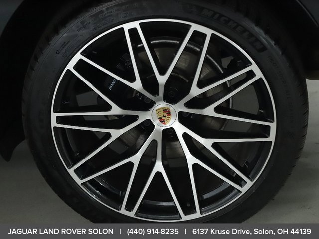 Used 2023 Porsche Macan AWD/4WD image 39