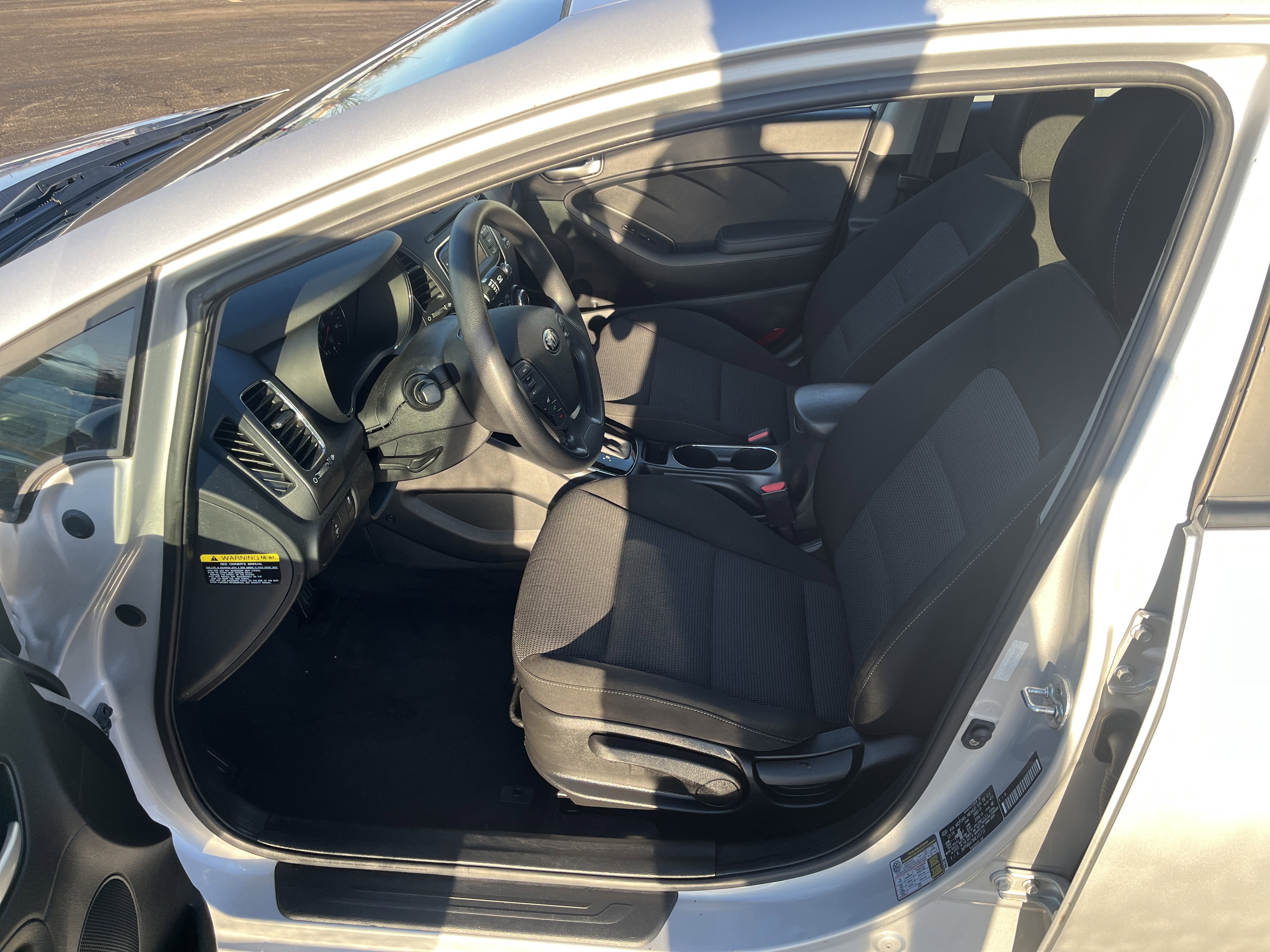 Used 2017 Kia Forte LX image 9