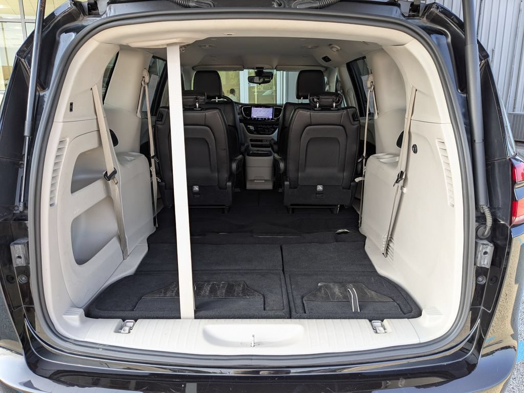 Used 2024 Chrysler Pacifica Touring-L FWD image 29