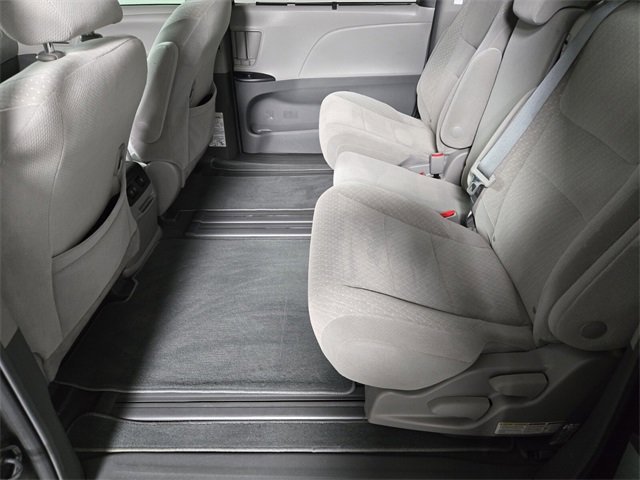 Used 2019 Toyota Sienna LE image 14