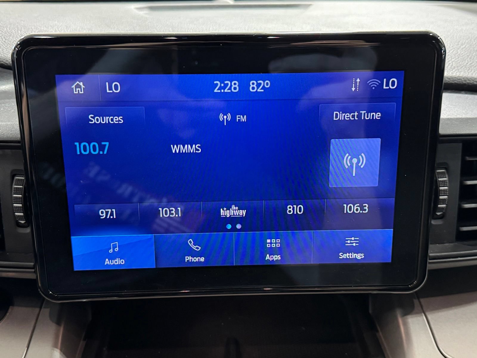 Used 2022 Ford Explorer XLT AWD/4WD image 28