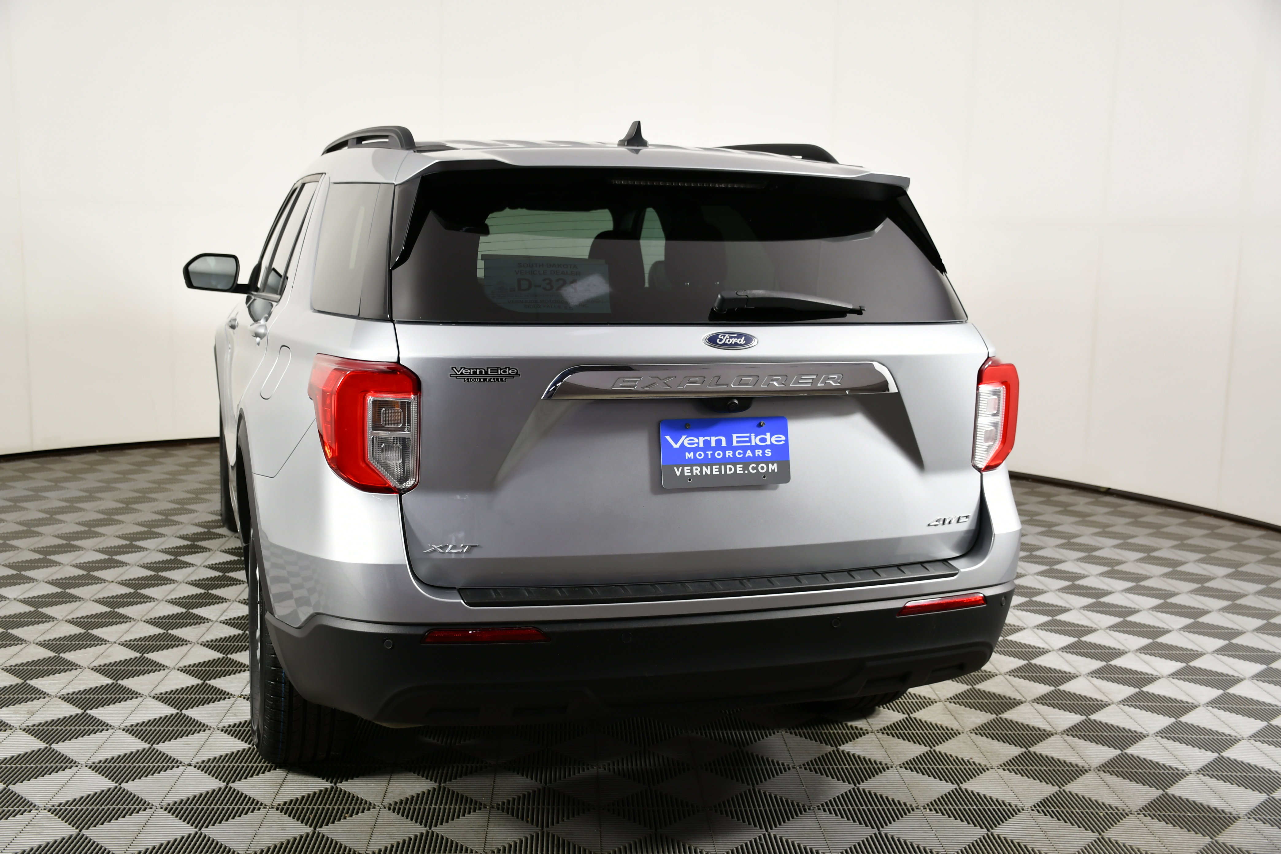 Used 2023 Ford Explorer XLT image 7