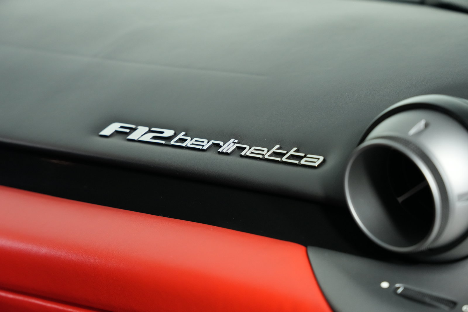 Used 2014 Ferrari F12 Berlinetta RWD image 33