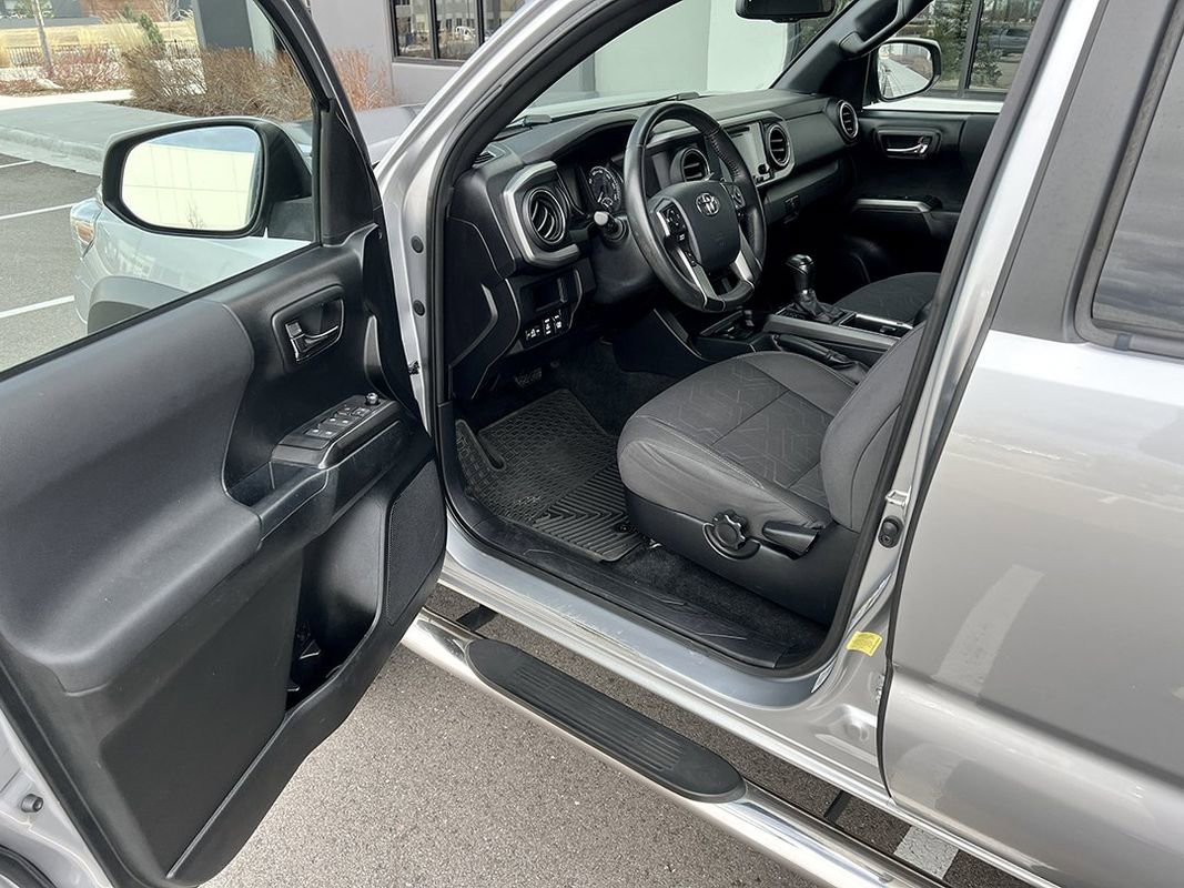 Used 2017 Toyota Tacoma TRD Off-Road image 9