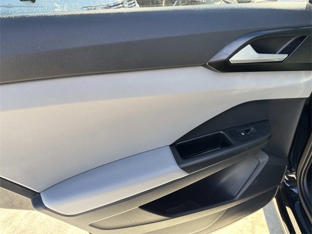 Certified 2023 Volkswagen Taos SE w/ Panoramic Sunroof Package image 9