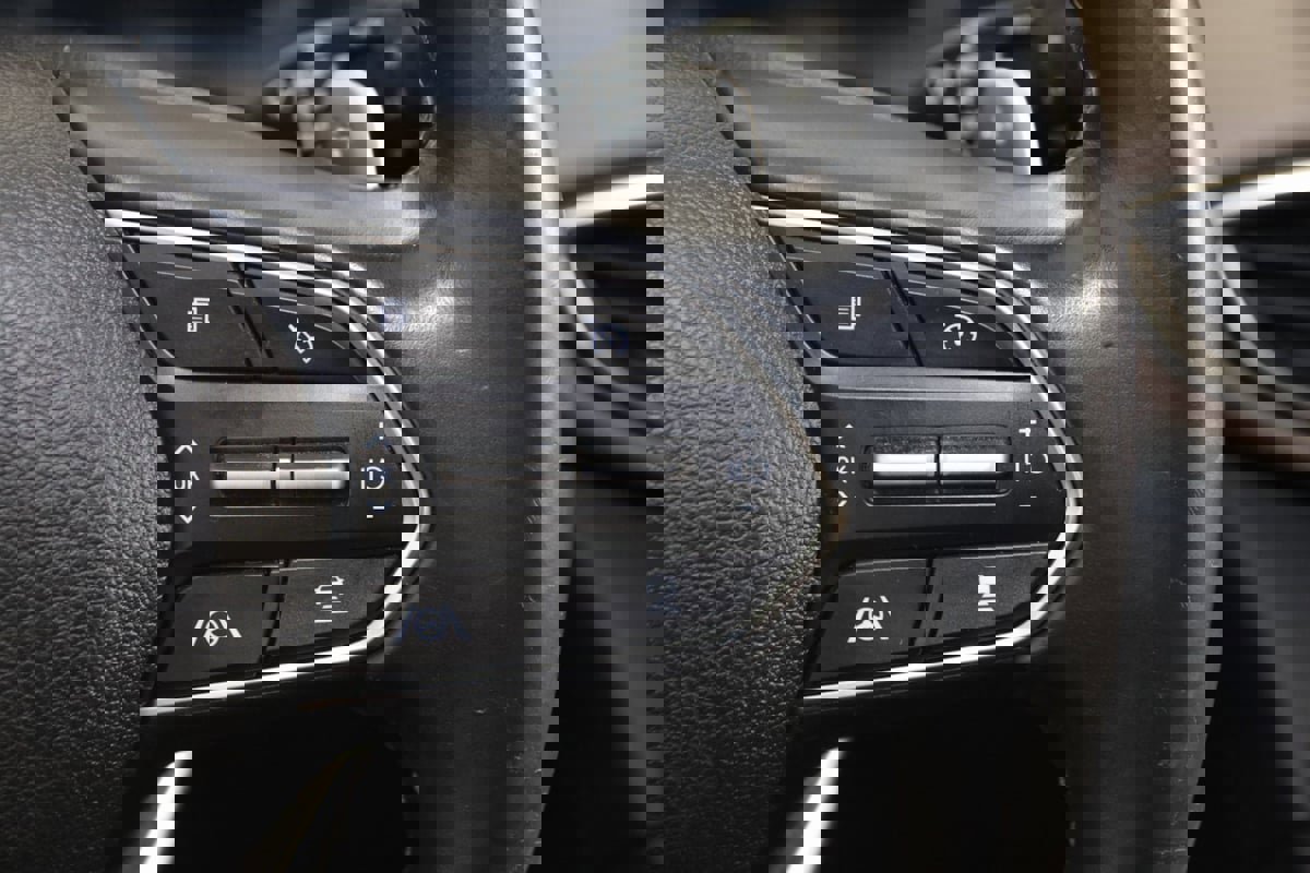 Used 2021 Hyundai Santa Fe Limited w/ Cargo Package image 37