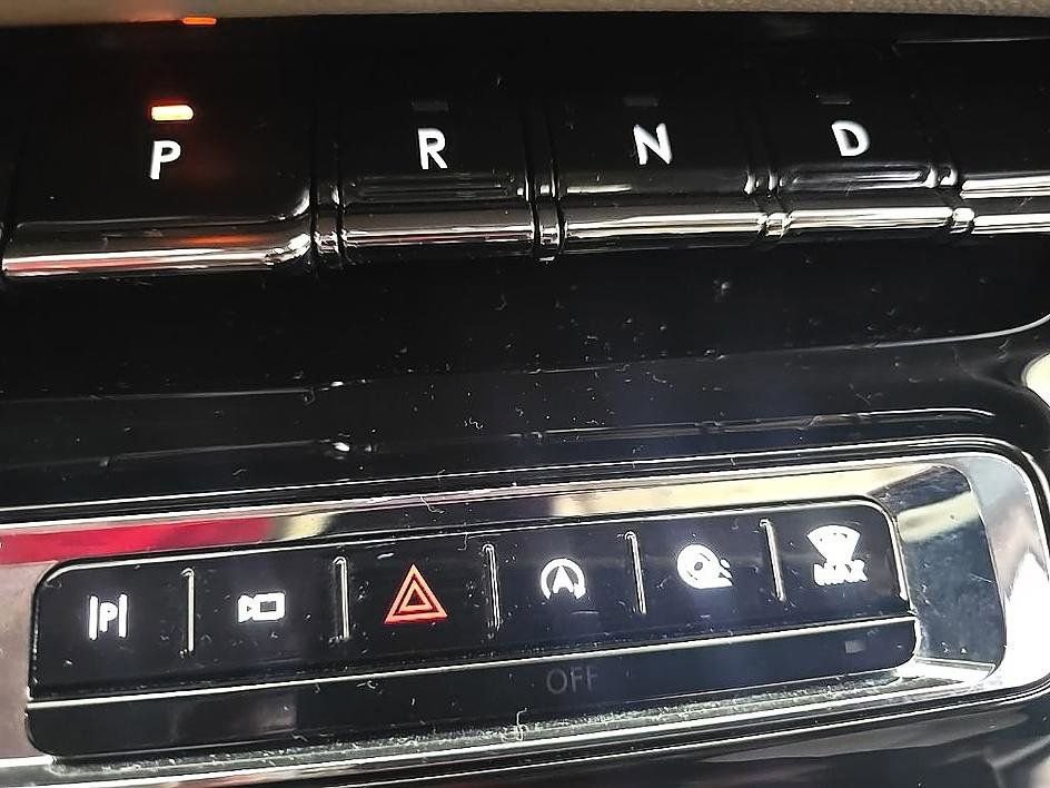 Used 2025 Lincoln Corsair AWD w/ Equipment Group 101A image 19