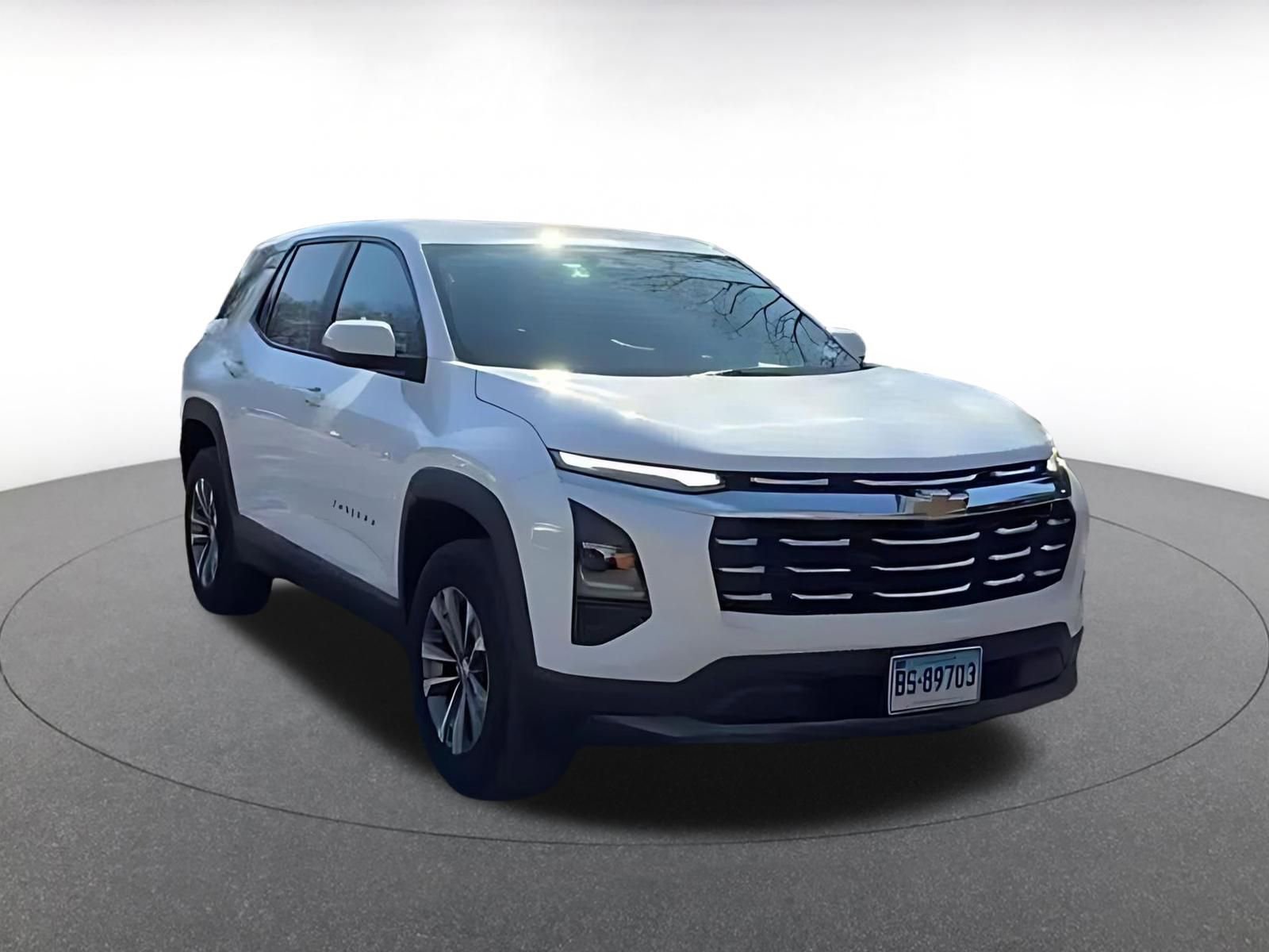 Used 2025 Chevrolet Equinox LT image 3