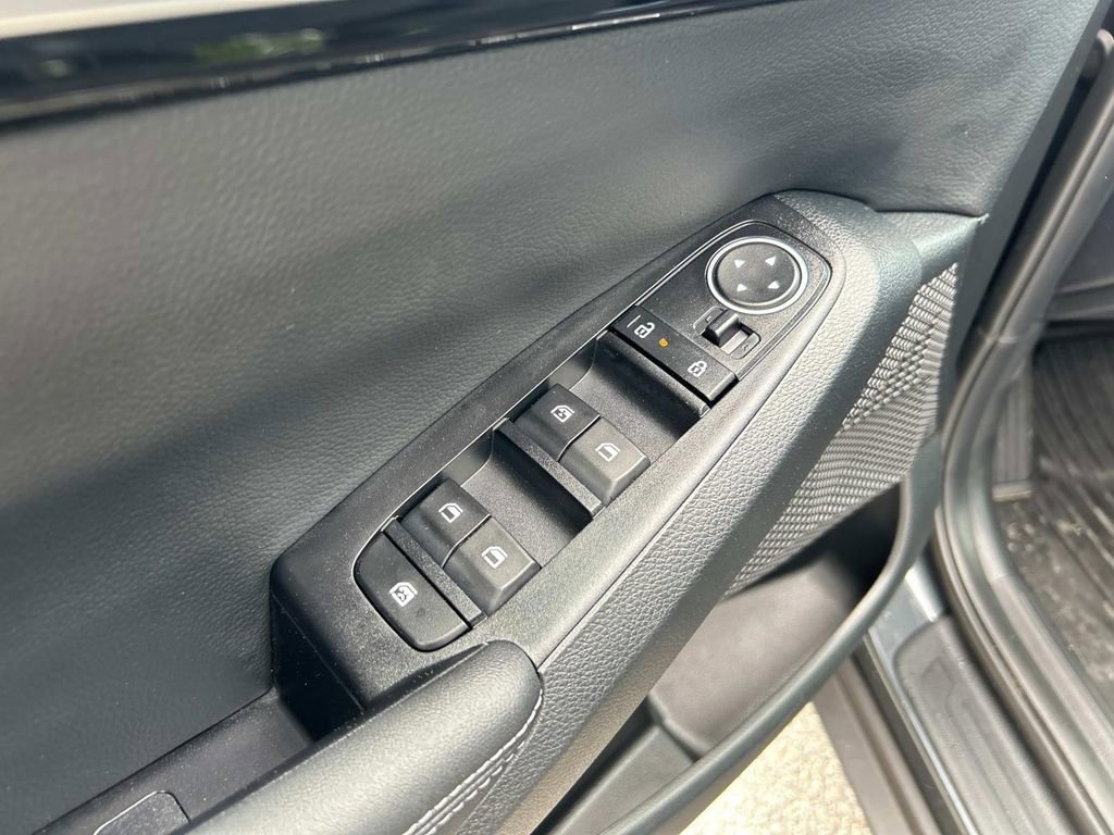 Used 2025 Kia Seltos EX w/ EX Sunroof Package image 16