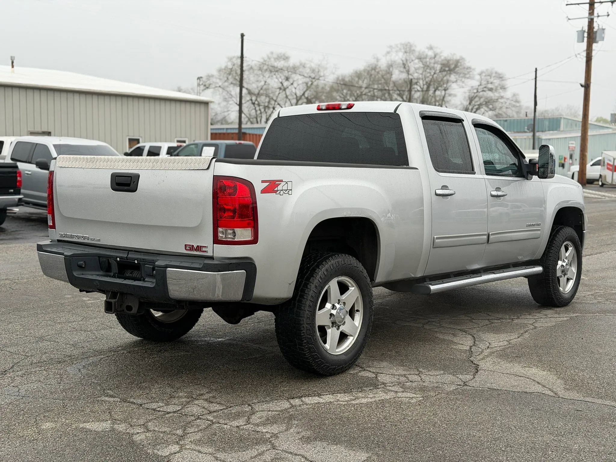 Used 2011 GMC Sierra 2500 SLE w/ SLE Preferred Package AWD/4WD image 5