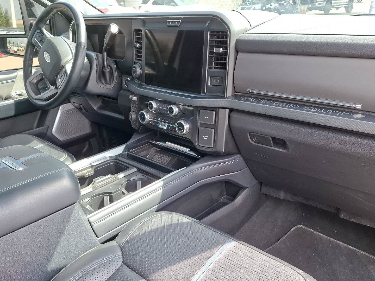 Certified 2025 Ford F450 Platinum w/ FX4 Off-Road Package AWD/4WD image 32