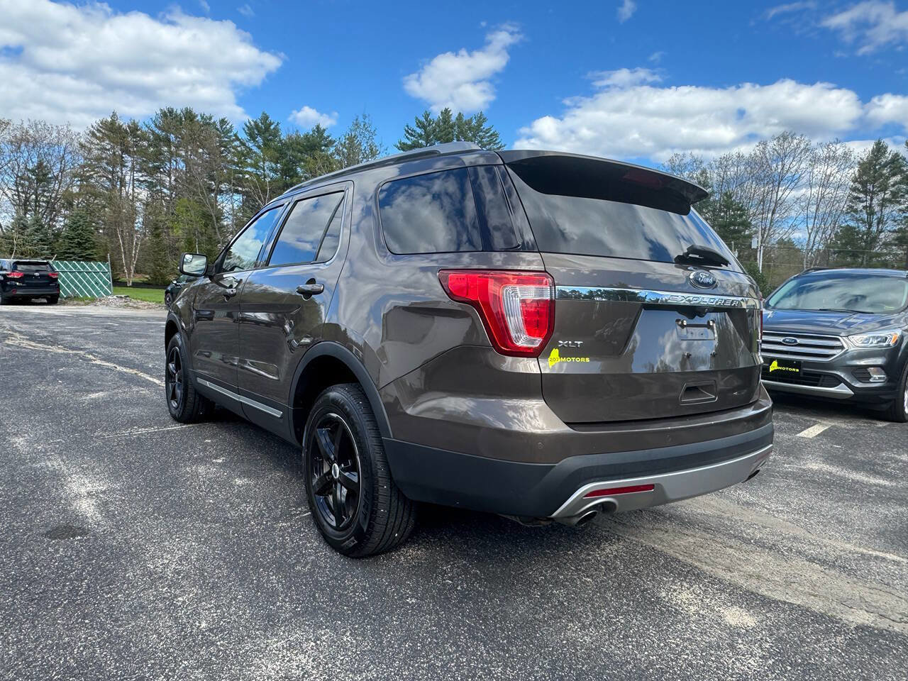 Used 2016 Ford Explorer XLT w/ Equipment Group 202A AWD/4WD image 7