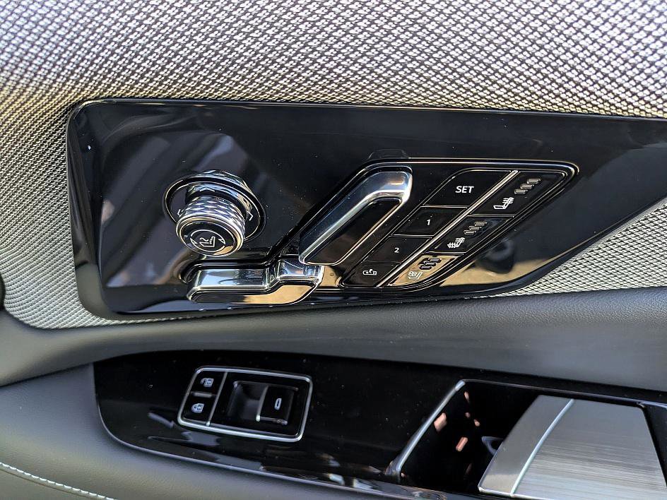 New 2026 Cadillac Optiq Luxury 2 image 30