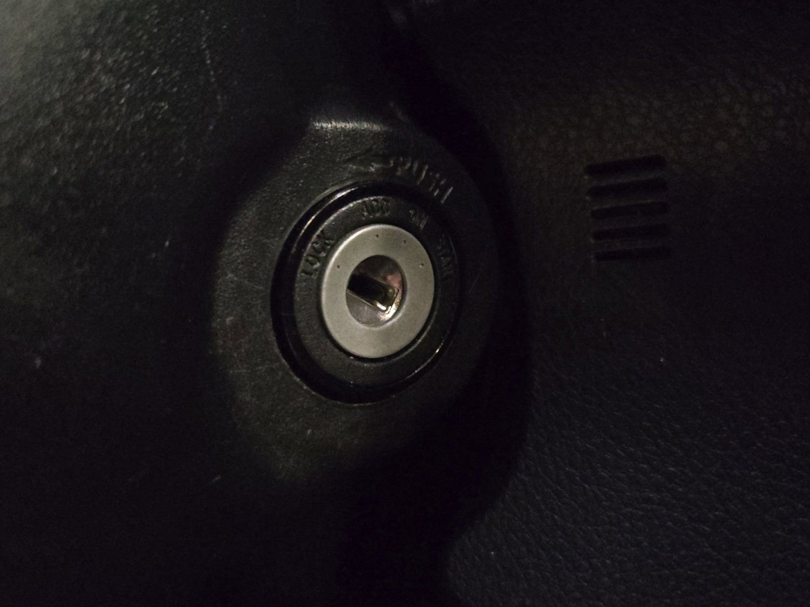Used 2018 Toyota Corolla LE FWD image 17