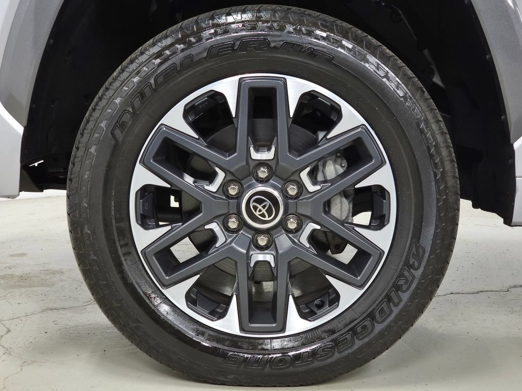 Used 2024 Toyota Tundra Limited AWD/4WD image 12