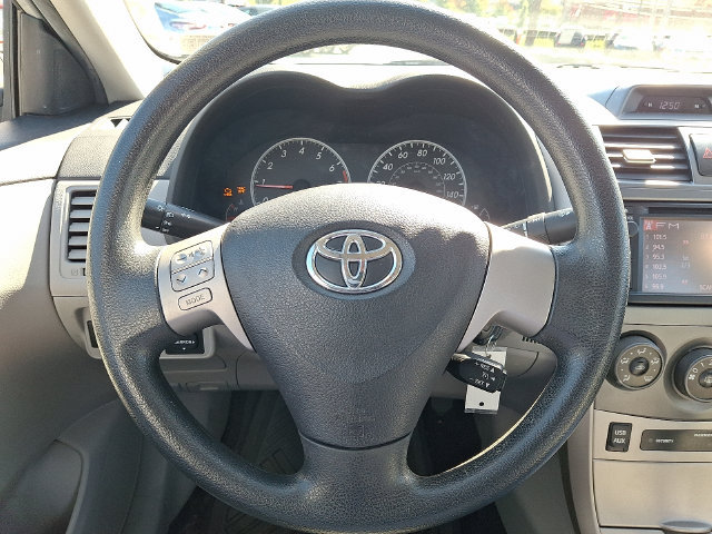 Used 2013 Toyota Corolla LE FWD image 18