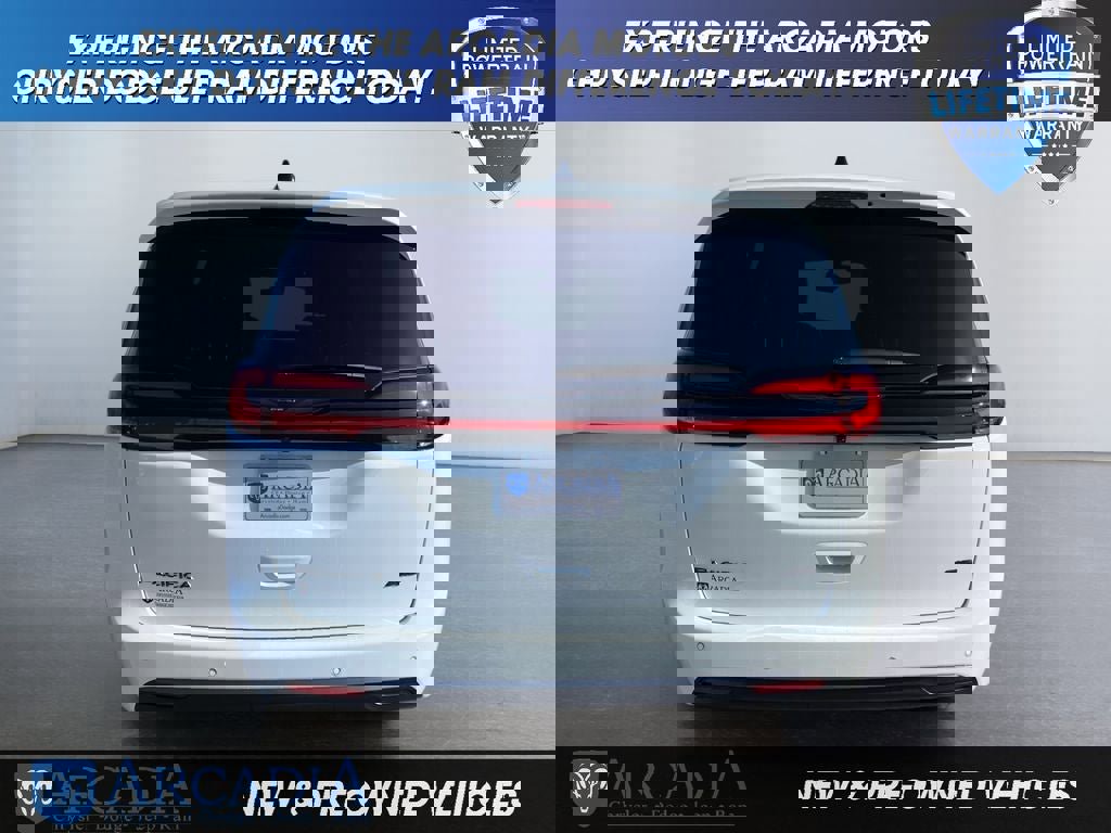 New 2026 Chrysler Pacifica Select image 4