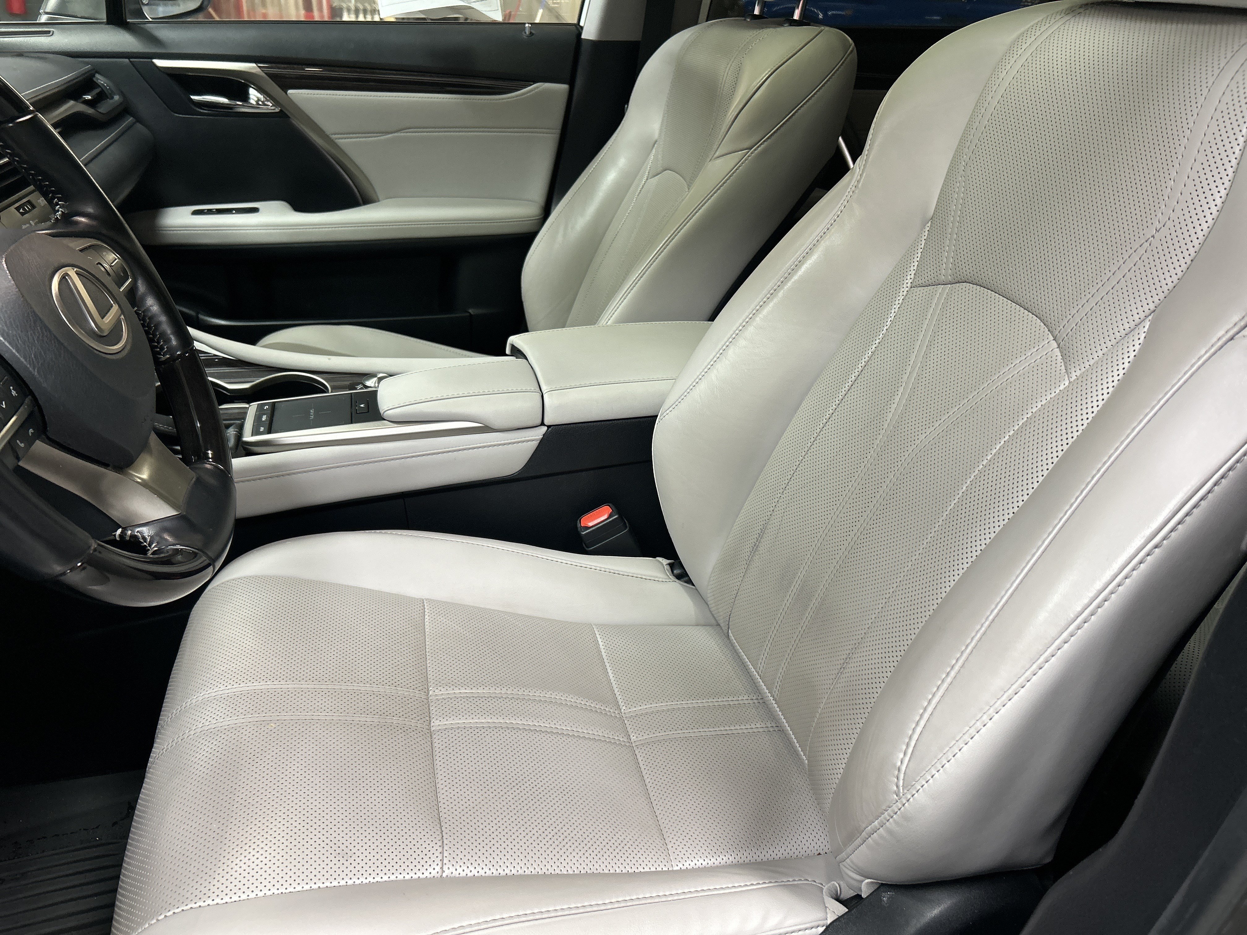 Used 2021 Lexus RX 350L Luxury w/ Accessory Package FWD image 18