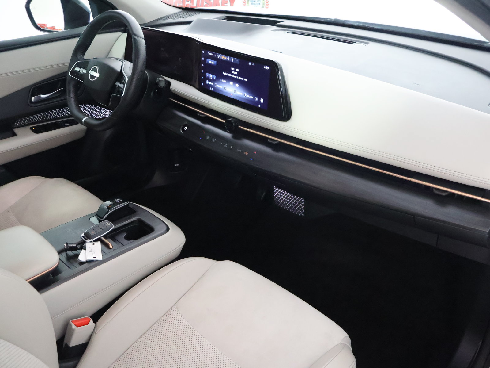 Used 2023 Nissan Ariya AWD image 40