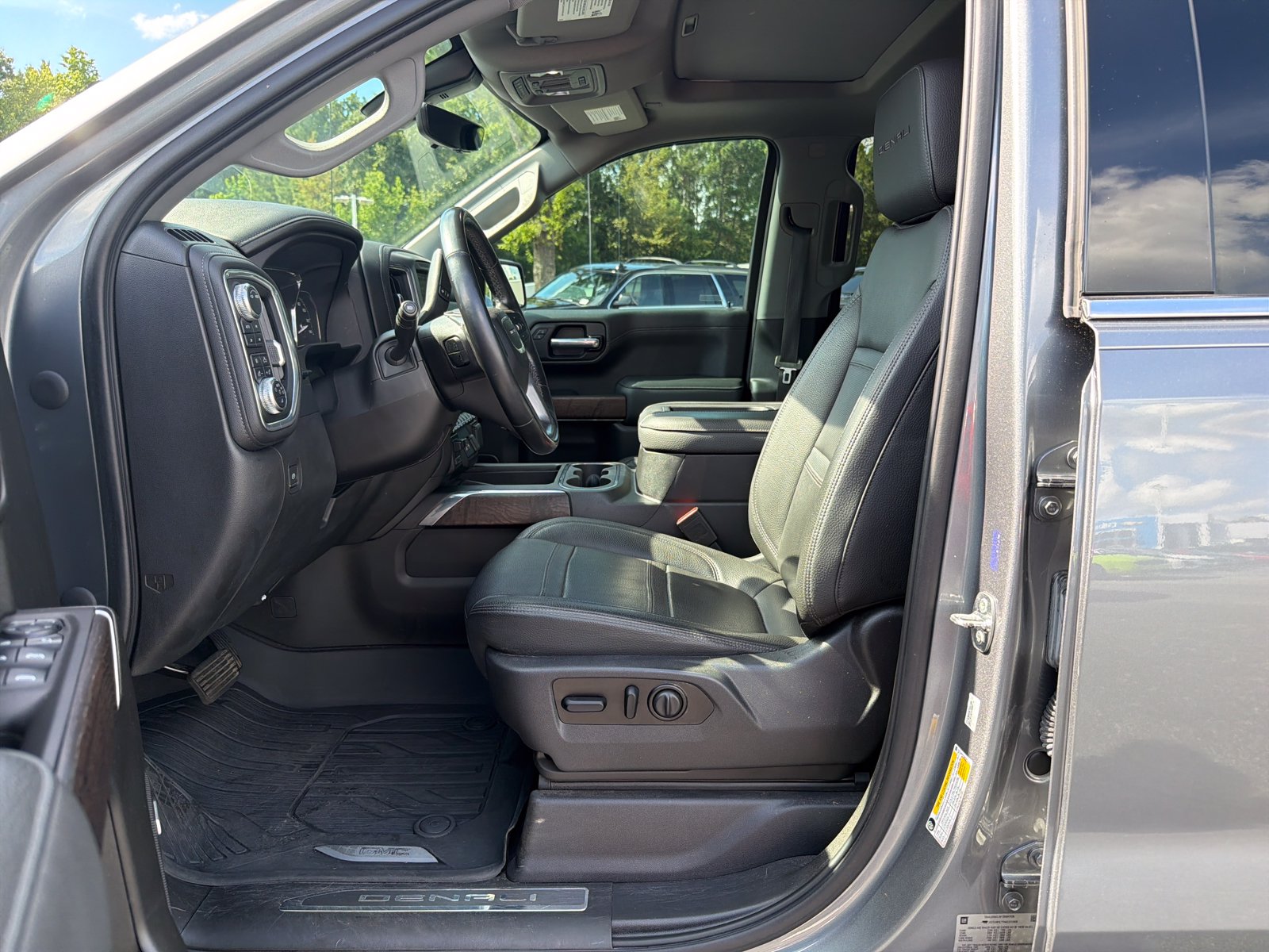 Used 2021 GMC Sierra 1500 Denali w/ Denali Ultimate Package AWD/4WD image 14