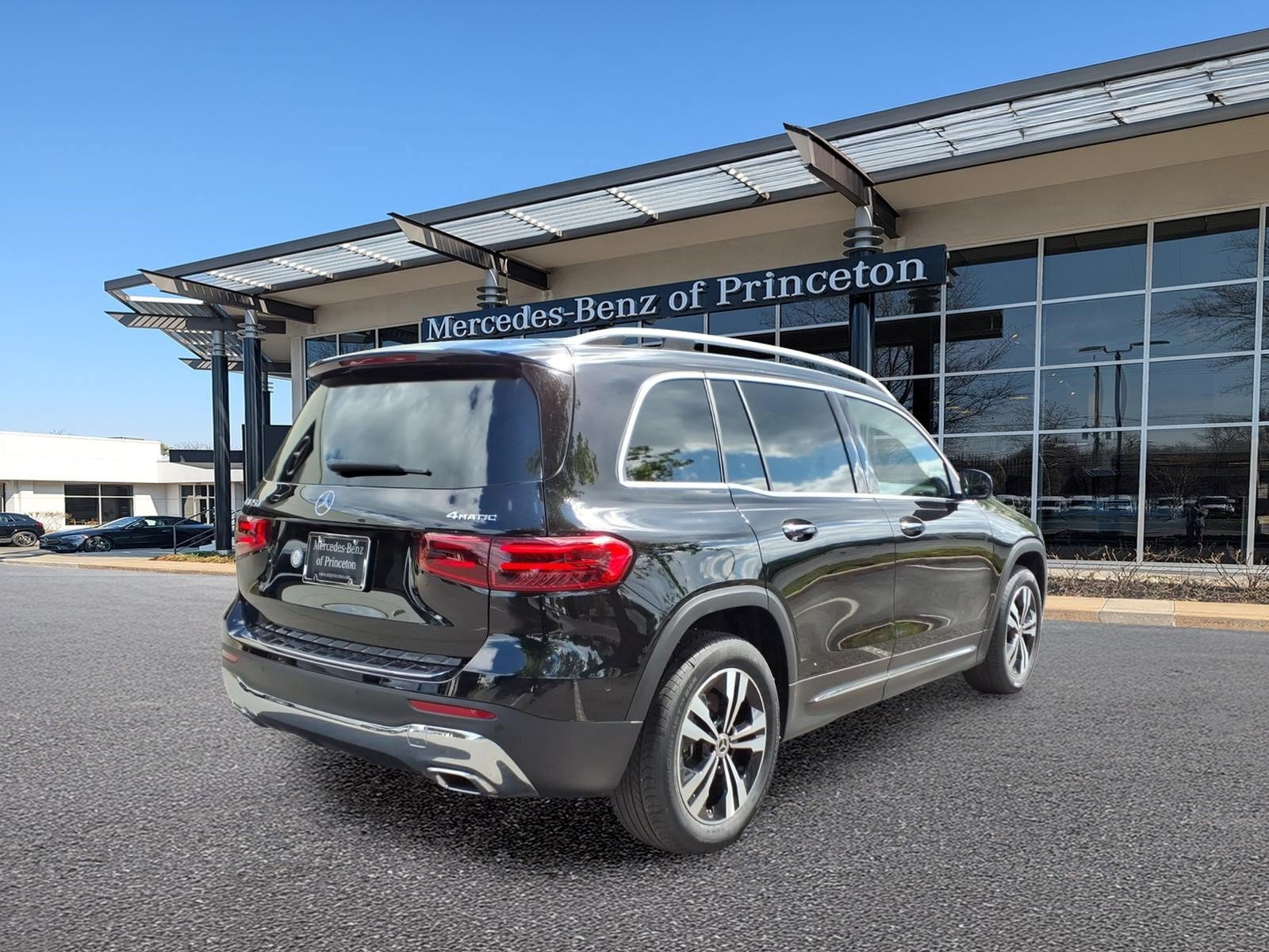 Certified 2025 Mercedes-Benz GLB 250 4MATIC image 3