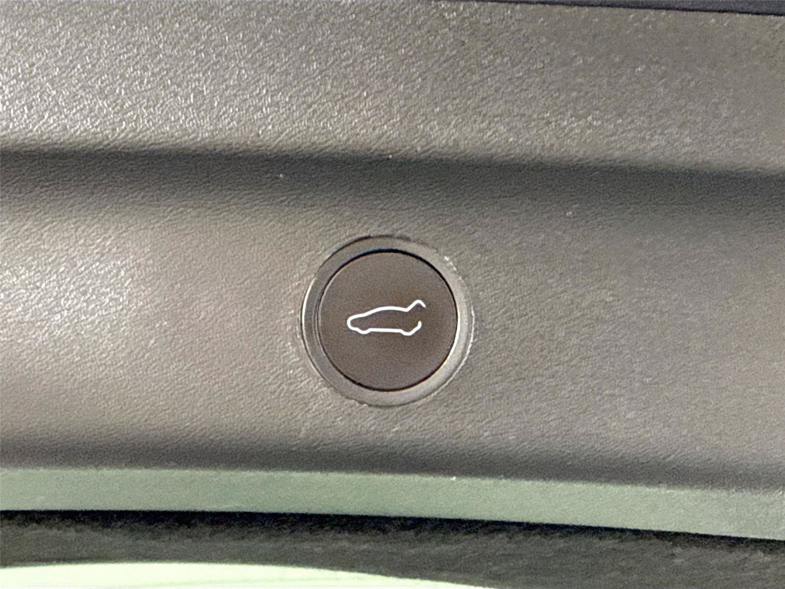 Used 2025 Tesla Model Y Long Range AWD/4WD image 35
