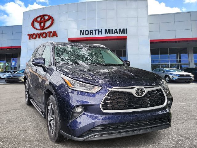 Used 2021 Toyota Highlander XLE FWD image 1