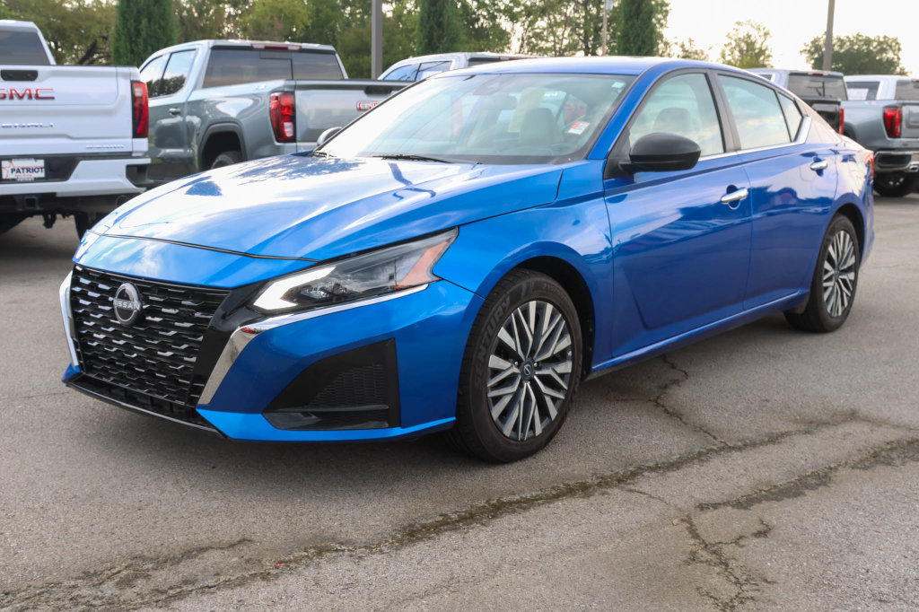 Used 2025 Nissan Altima 2.5 SV FWD image 6
