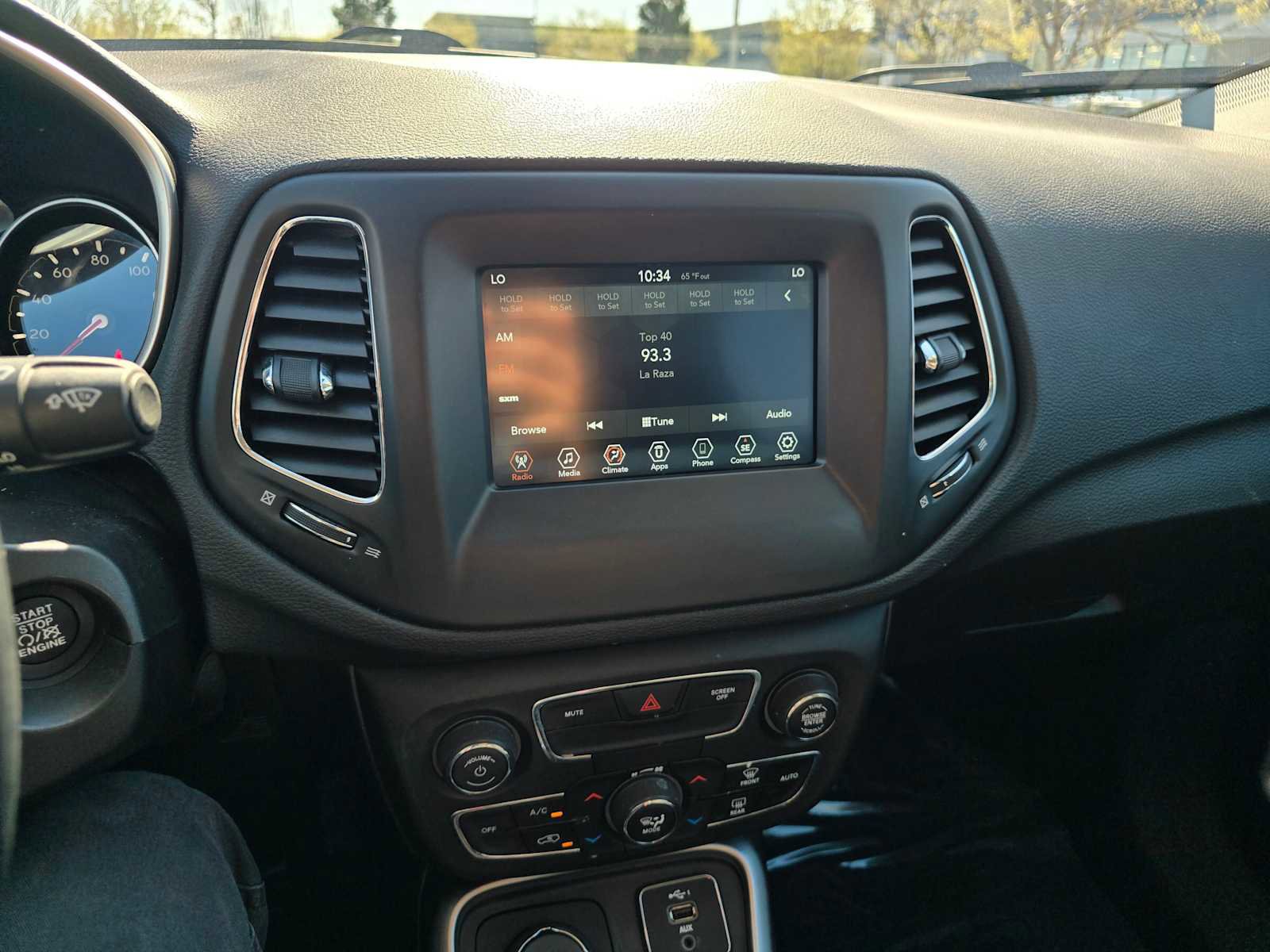 Used 2020 Jeep Compass Latitude image 27