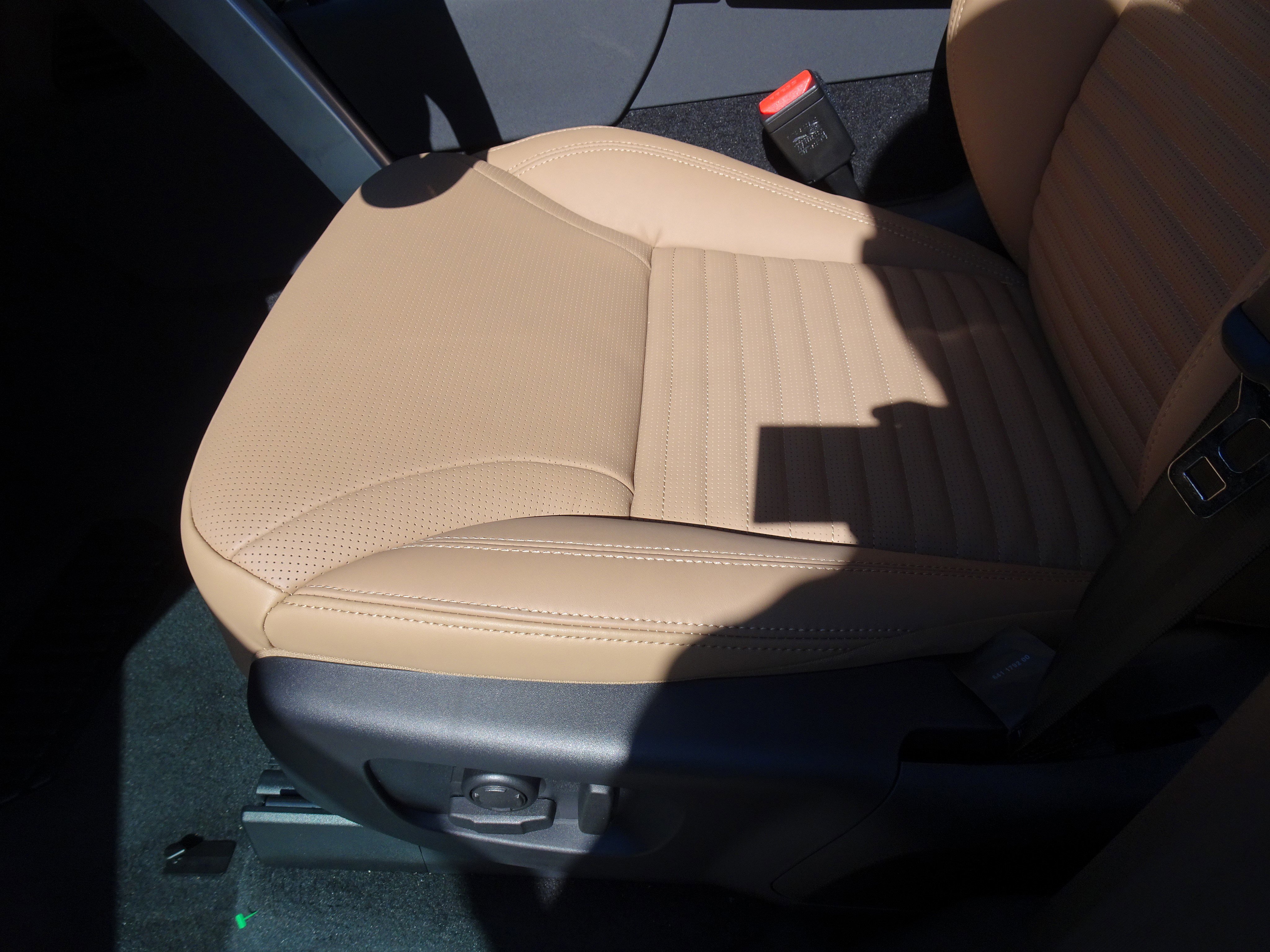 New 2025 Land Rover Discovery Dynamic SE image 15