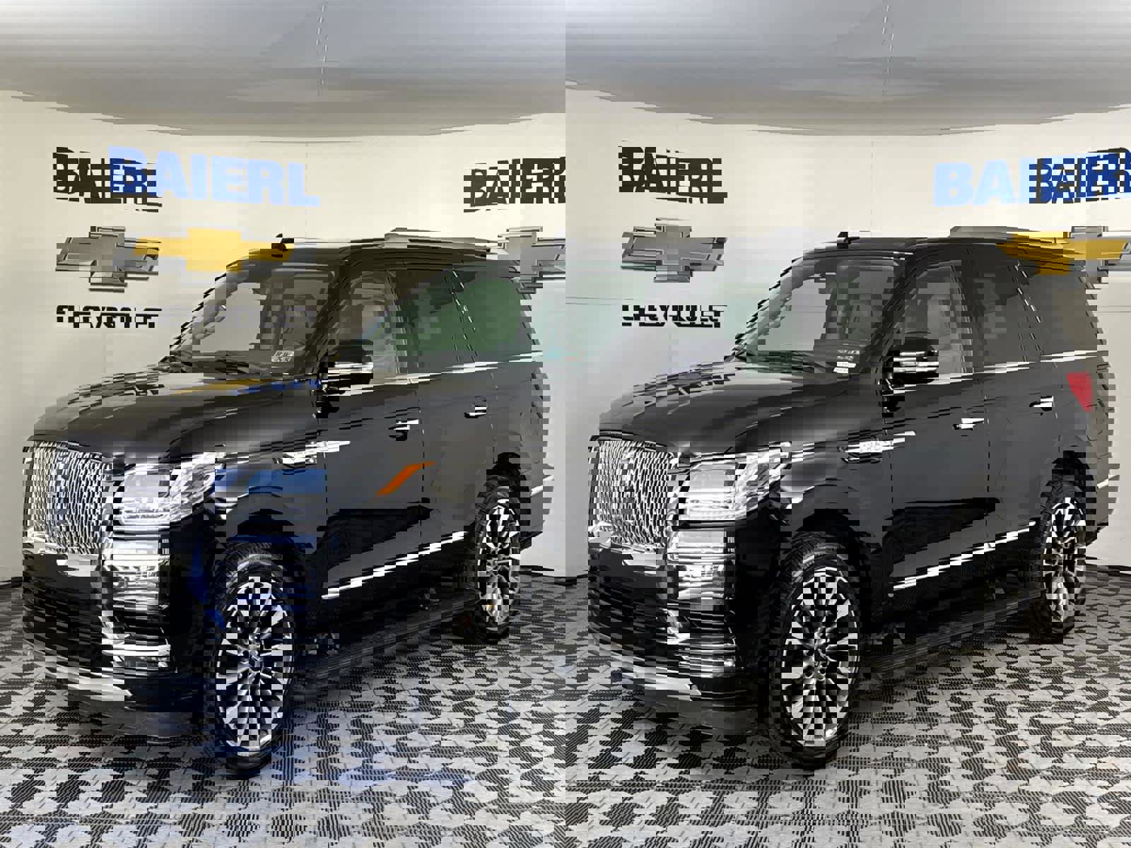 Used 2019 Lincoln Navigator Select image 1