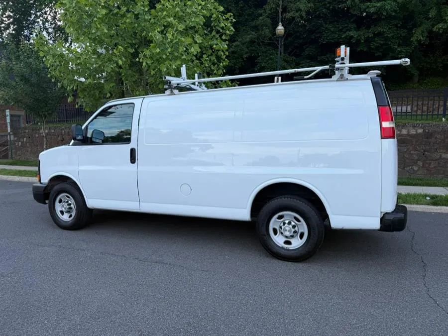 Used 2015 Chevrolet Express 2500 image 4